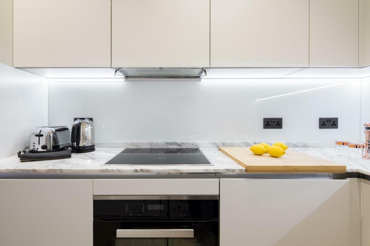 Apartment Vi Castle Lane London